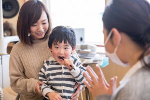 西新宿の新宿フロントタワー内にある新宿フロントタワー歯科は、予防歯科に力を入れており、ご家族でも通える歯科医院です。