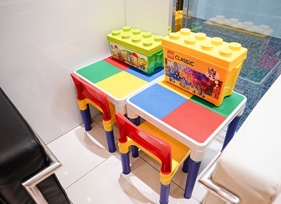 新宿区は「歯と口の健康チェックとフッ素塗布」を実施しています。