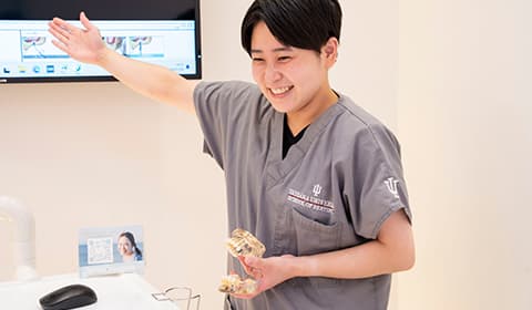 歯科医師 鈴木 菜月
